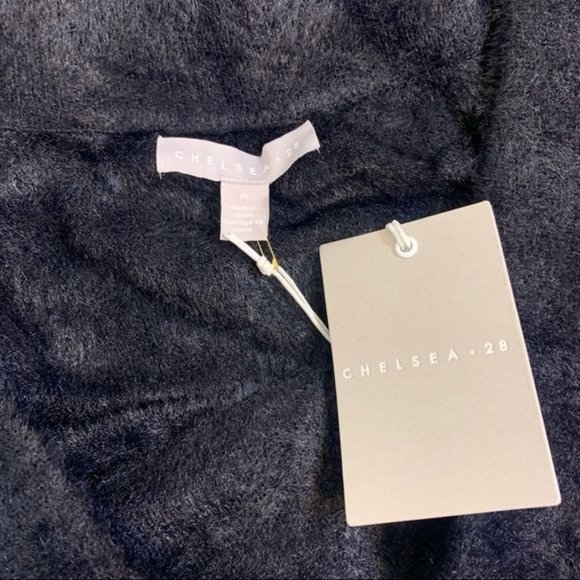 NWT Chelsea28 Black Off Shoulder Knit V Neck Long Sleeve Sweater Medium - Picture 9 of 11